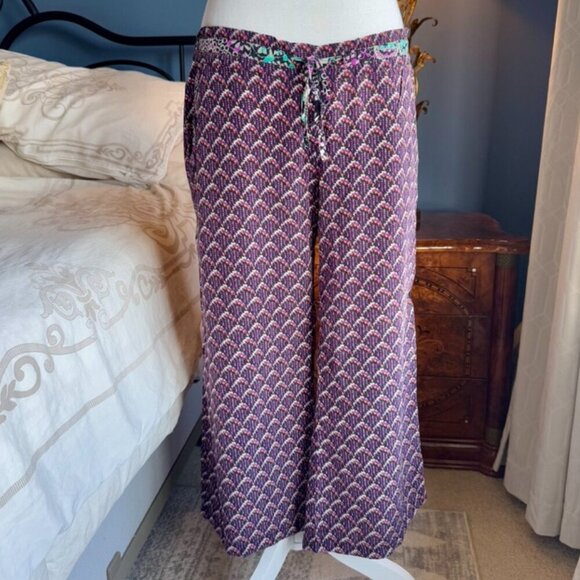 100% Silk Purple Patterned Cropped Pants - Picture 2 of 12